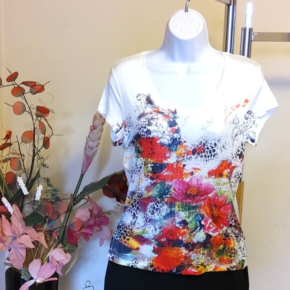 NWOT NESS Women's Floral Graphic Tee Shirts Crew Neck Trendy Top M 8 10 - Picture 3 of 8